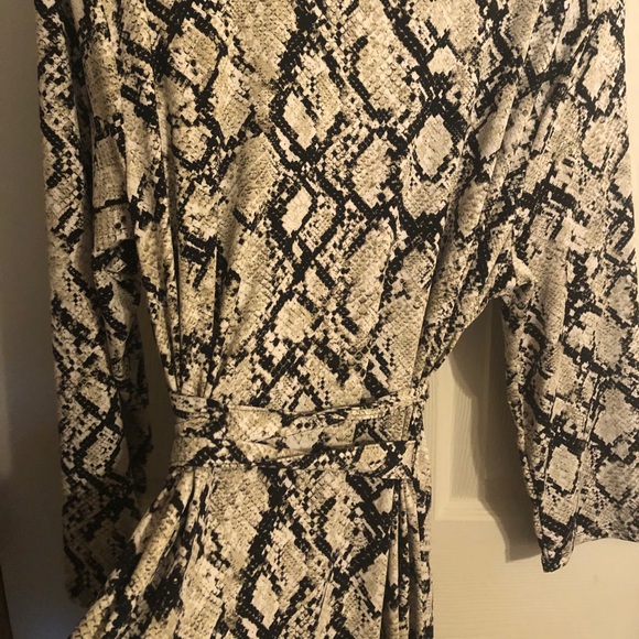 JustFab Soft Snakeskin Print Wrap Dress Size XXL (16-18) - Picture 7 of 14